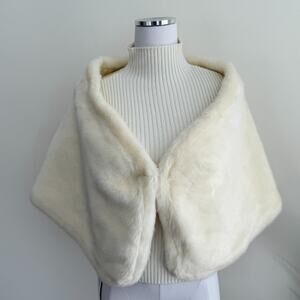 Kelli Kouri Faux Fur Shawl Cape Women Ivory Bridal Evenening Capelet Gatsby Glam